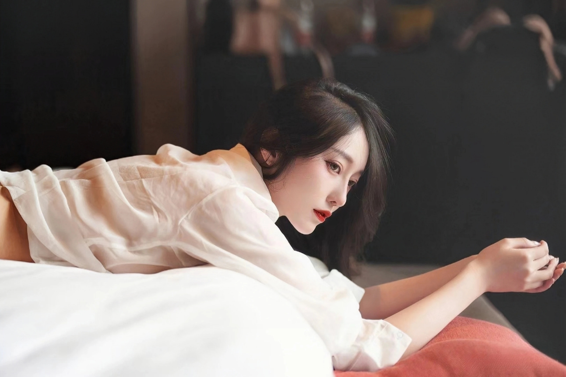 以色列空袭黎巴嫩东部致12死 真主党称其为“重大升级”